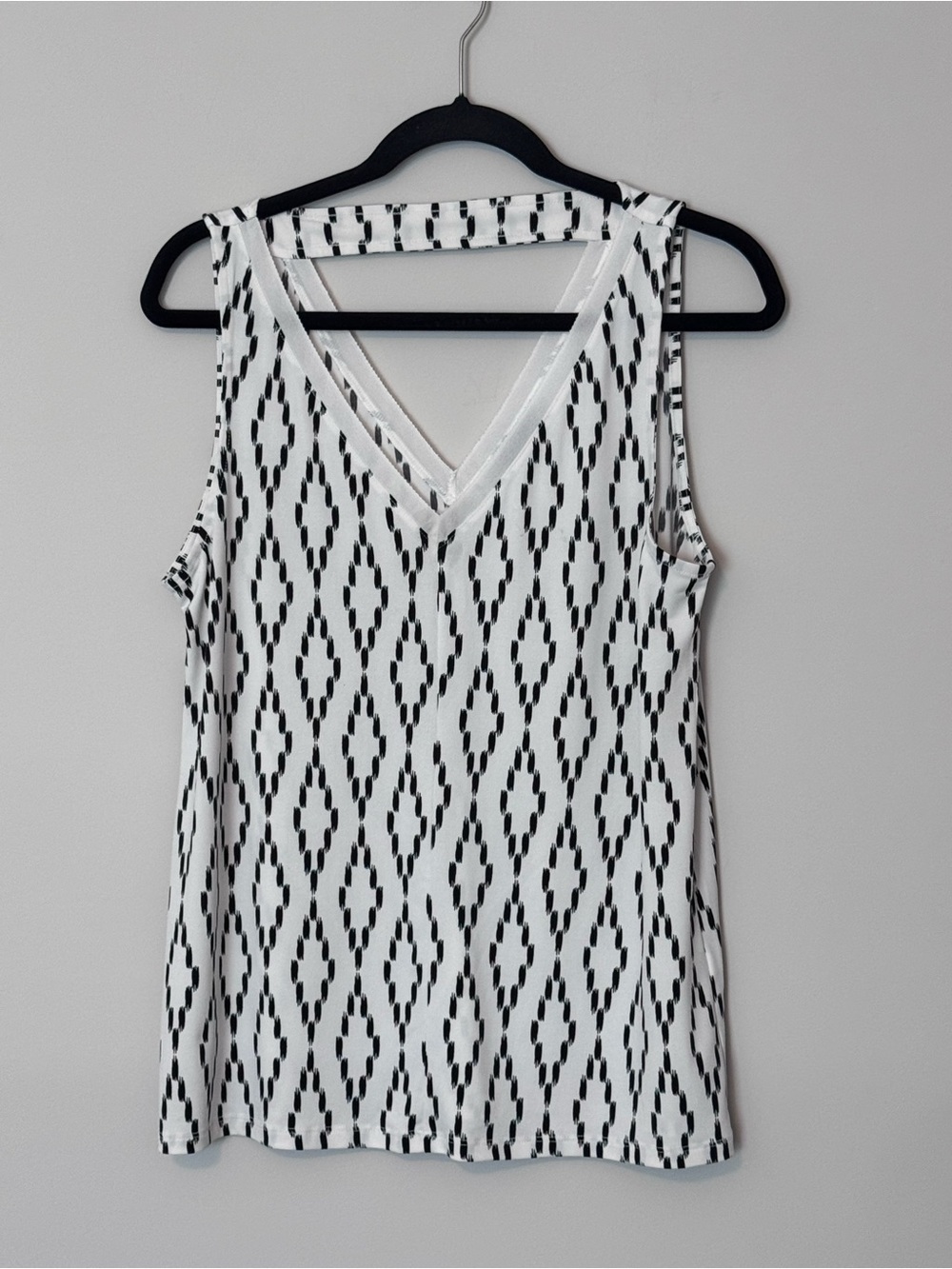 Banana Republic Black & White Geometric Strappy V-Neck Blouse Size Small
